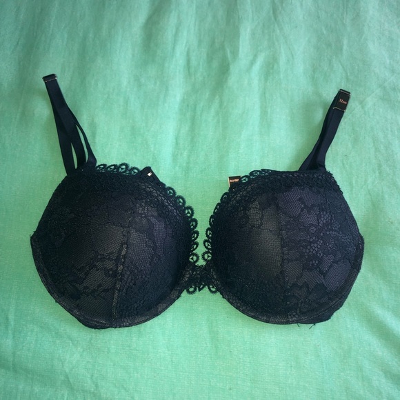 6 Victoria Secret Bras 32DD and 32ddd - Picture 3 of 4